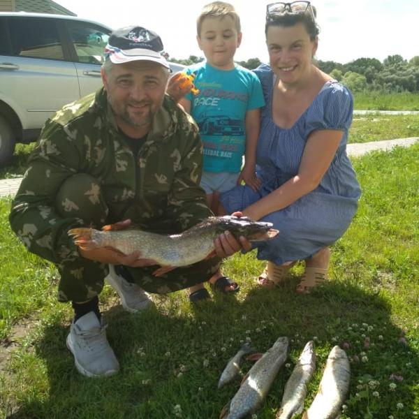Семейная рыбалка в Сузуне, демонстрация улова