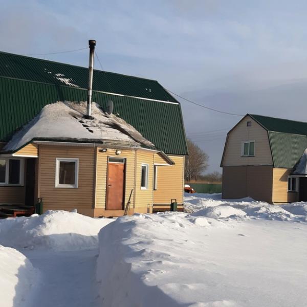 Фотография домов в Новосибирской области в Сузуне зимой