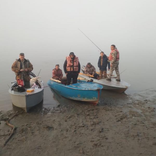 Рыбалка в Сузуне, к рейду готовы, рыбаки на трех лодках