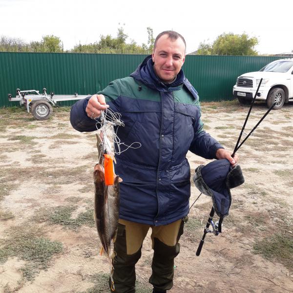 Щуки пойманные после рыбалки в Новосибирске от дома рыбака Кордон