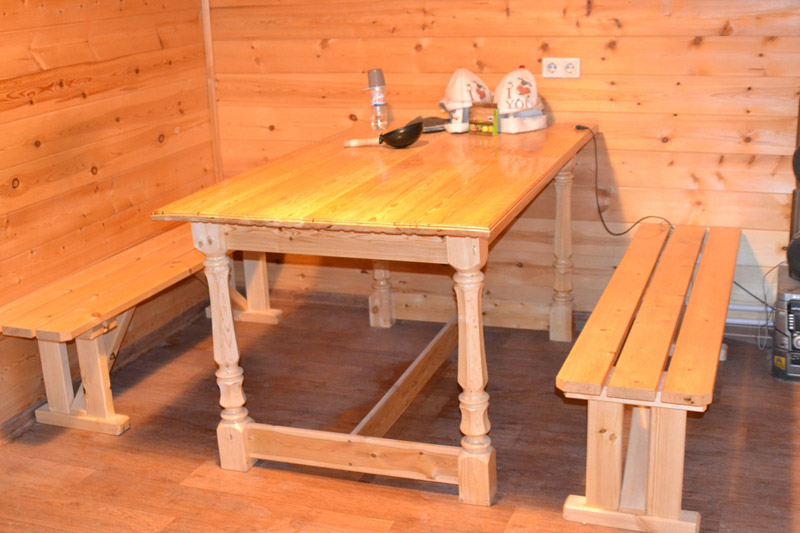 Столик в бане на дровах